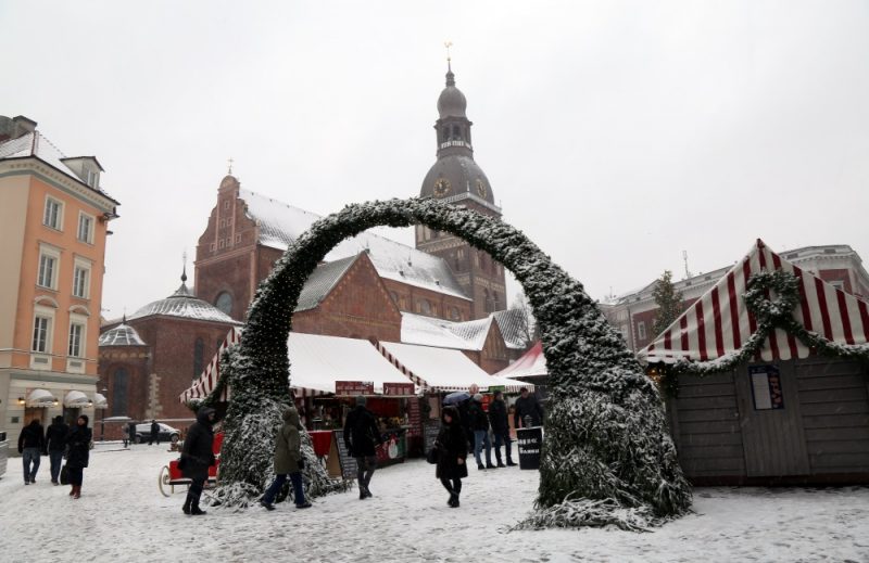 Ziemassvētku tirdziņš Doma laukumā.