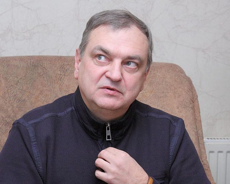 Oļegs Gavrilovs, būdams diskvalificēts uz mūžu, 2012. gadā aizveda Daugavpils “Daugavu” līdz Latvijas čempionu titulam.