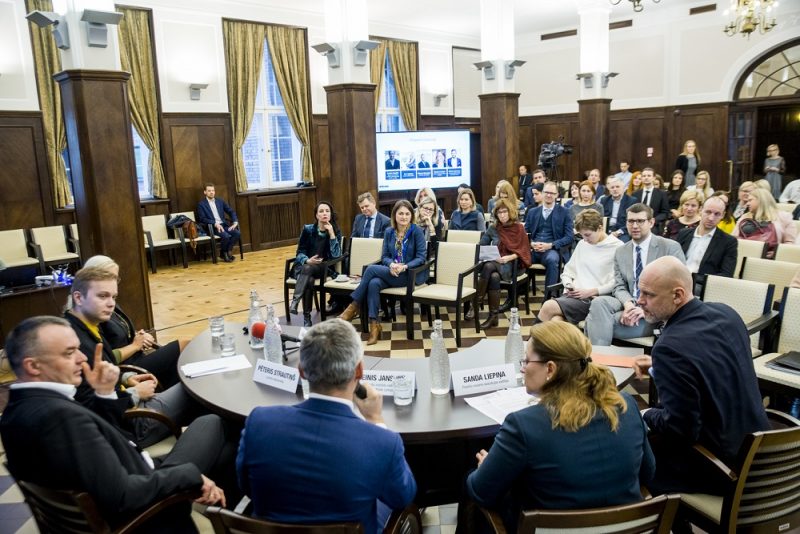 “Intrum” preses konference.
