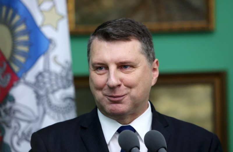 Valsts prezidents Raimonds Vējonis pēc tikšanās ar partiju apvienības “Jaunā Vienotība” Ministru prezidenta amata kanidātu, kurā pārrunāja līdzšinējos mēģinājumus izveidot valdību.