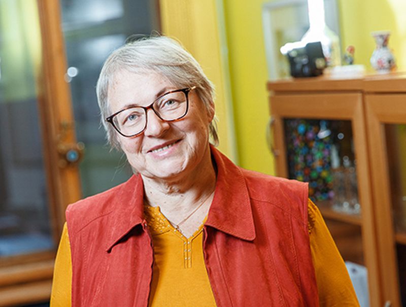 Olga tagad ir arī mentore, iesaistījusies onkoloģisko pacientu atbalsta biedrības Dzīvības koks izveidotajā mentoru kustībā. Par mentoru var kļūt cilvēks, kurš pats saskāries ar vēzi un tagad gatavs palīdzēt citiem.