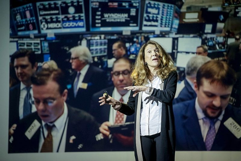 “UniCredit” sieviešu padomes priekšsēdētāja Gabriela Zedlmeiere: “Datu skaits pasaulē dubultojas katras 73 dienas. Biznesa modeļi mainās ļoti ātri – līdz šim pazīstamais bizness, uzņēmējdarbība ir mirusi, tā turpināt vairs nevaram.”