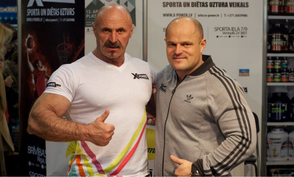Sportists Aivars Visockis kopā ar dēlu Jāni.