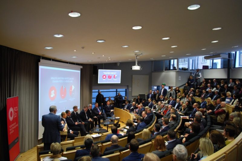 Saskaņā ar jaunāko ārvalstu investīciju vides indeksu, Latvijas investīciju vides pievilcība 2018. gadā ir saglabājusies nemainīgi viduvēja salīdzinājumā ar situāciju pirms gada – 2.5 punkti no 5.