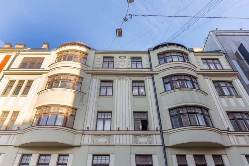 Renovētā jūgendstila ēka Dzirnavu ielā 63 drīzumā būs pieejama jaunajiem iemītniekiem.
