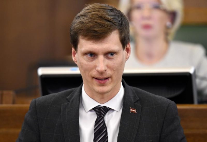 13.Saeimas deputāts Ralfs Nemiro nodod zvērestu jeb svinīgo solījumu 13.Saeimas pirmās sēdes laikā.