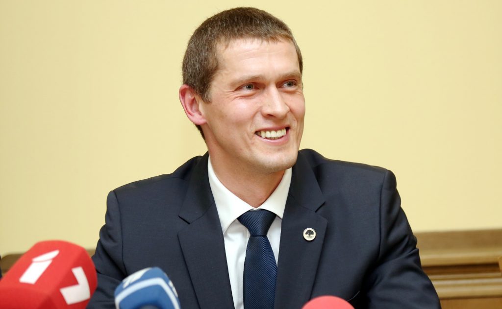 Jaunās konservatīvās partijas valdes loceklis Juris Jurašs piedalās preses konferencē, kurā skaidro pret viņu sāktā kriminālprocesa saistībā ar valsts noslēpuma izpaušanu apstākļus.