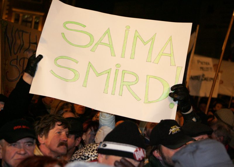 2009. gada 13. janvāra vakarā Vecrīgu satricināja jaunāko laiku Latvijas vēsturē nepieredzēti nemieri: saniknots pūlis apmētāja ar akmeņiem Saeimas namu un iesaistījās sadursmēs ar policistiem, tādējādi izpaužot savas dusmas par ekonomikas krīzi un neapmierinošo valdības darbu.