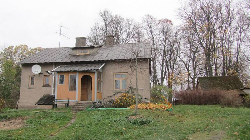 Ķieģeļi, ko pirms astoņdesmit gadiem “Zebru” nama celtniecībai gatavojuši vectēvs un tēvs, godam iztur laika pārbaudi.