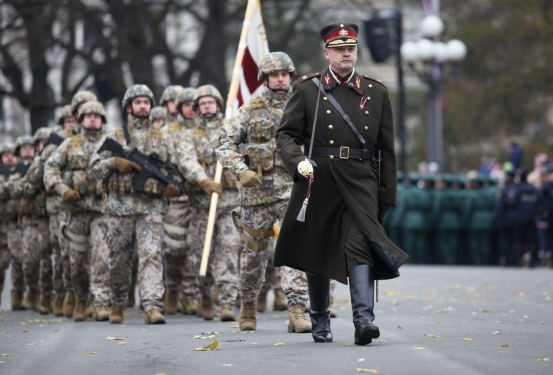 Ilustratīvs foto. Lāčplēša dienai veltīta militārā parāde Brīvības pieminekļa laukumā, 11.11.2018.