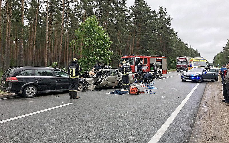 2017. gada 13. jūnija avārijas vieta uz Rīgas–Ventspils ceļa netālu no Varkaļu kanāla.