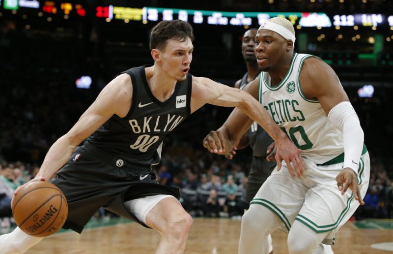 Rodions Kurucs uzbrukumā.