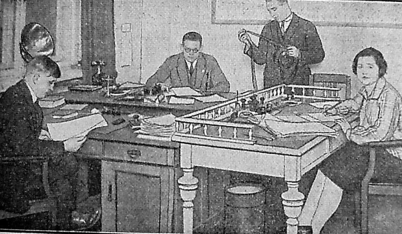 Viena no karastāvokļa iezīmēm bija cenzūras pastiprināšanās. Cenzori darbā 20. gados.