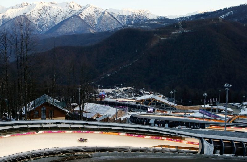 Soču kamaniņu un bobsleja trase atrodas kalnu ciematiņā Roza Hutor, kur nav izslēgta satikšanās arī ar lāci.