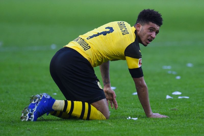 “Borussia” jaunais talants Džeidons Sančo aizmāršības dēļ aizkavēja komandas izlidošanu uz Londonu.