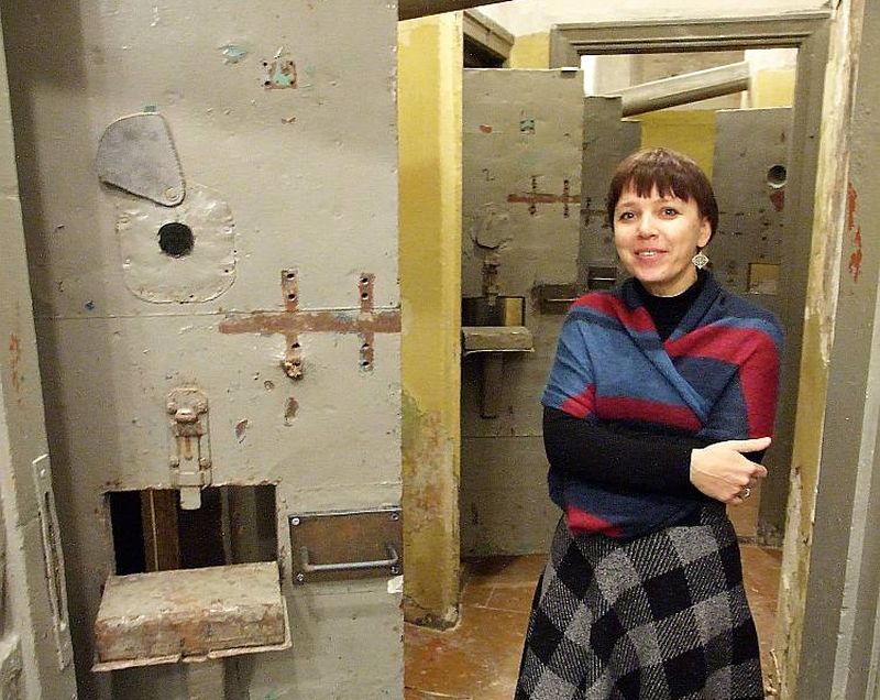 Cēsu “Sirdsapziņas ugunskura” kuratore Elīna Kalniņa: “Lai uztaisītu ekspozīciju, nācās gandrīz vai pašai kļūt par vēstures pētnieku, jo par pretošanās kustību Vidzemes vidienē nemaz tik daudz materiālu nebija.”