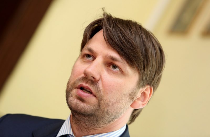 Latvijas Ārstu biedrības valdes loceklis Renārs Putniņš piedalās preses konferencē, kurā tiek prezentēti socioloģiskās aptaujas rezultāti, kas raksturo situāciju ārstu atalgojuma segmentā un ārstu attieksmi pret veselības sistēmas reformu kopumā.
