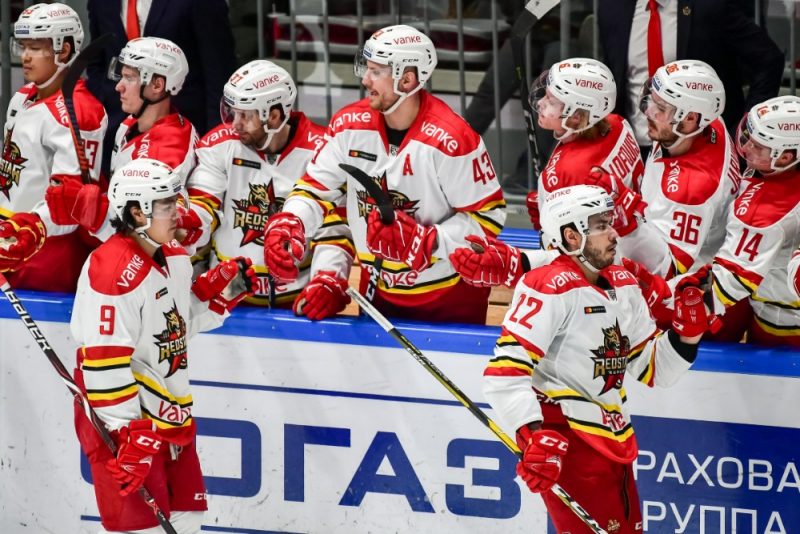 Pekinas “Kuņluņ Red Star” komanda KHL spēlē trešo sezonu, taču tās rindās vārtus beidzot guvis arī Ķīnā dzimis hokejists.