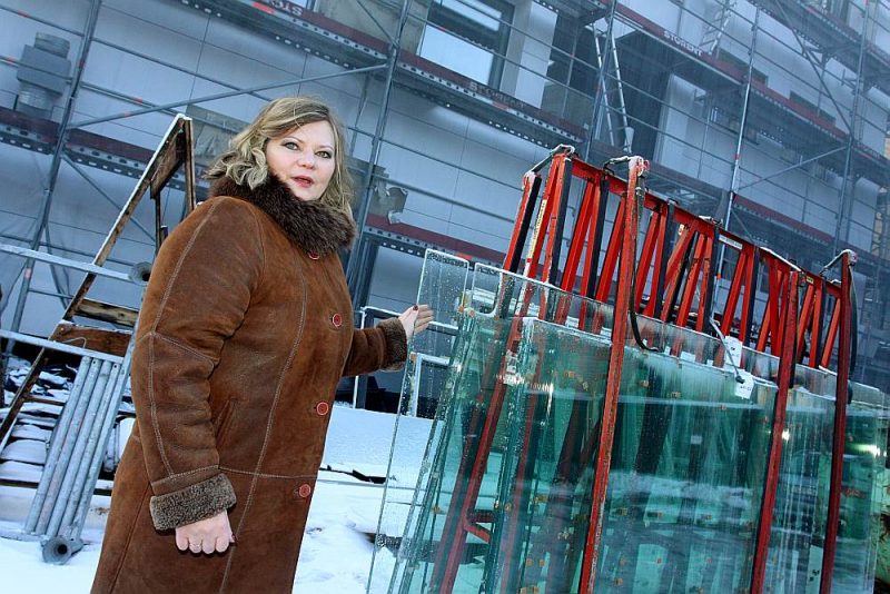 Rīgas Valsts tehnikuma attīstībā kopumā tiks ieguldīti 24 miljoni eiro. Simtgade jāsagaida būvlaukumā. Direktore Dagnija Vanaga atzīst: attīstības dēļ jāpiecieš neērtības.
