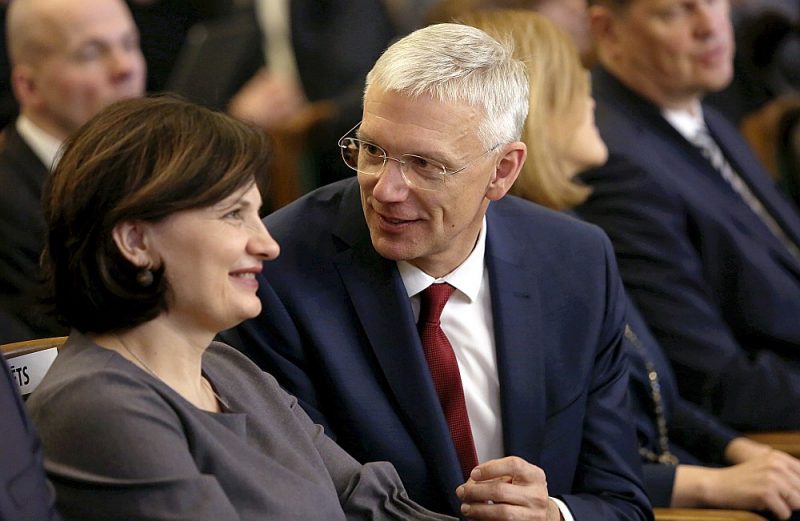 Ministru prezidents Krišjānis Kariņš veselības ministrei Ilzei Viņķelei: “Mani nav jāpārliecina, ka tiesības laikus saņemt veselības aprūpi ir vienas no cilvēktiesībām, bet to nevar teikt par Veselības ministrijas piedāvātajām nodokļu izmaiņām – tur bez argumentētas pārliecināšanas neiztikt.”