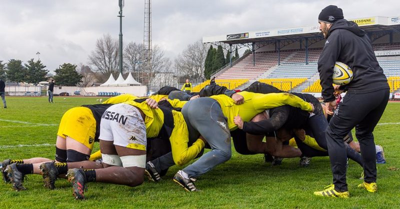 “US Carcassonne” regbisti treniņā.