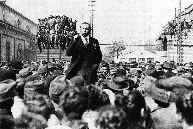 Bilde: Bela Kuns (1886–1938) mītiņā.