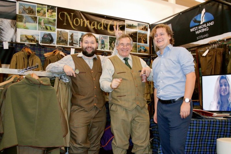 Kopā ar kolēģiem efektīvu apgērbu stendā no Lielbritānijas – Nomad UK