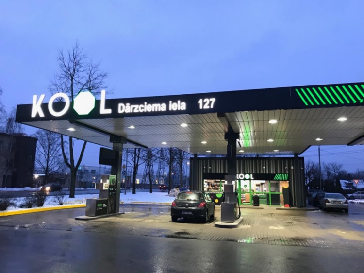 “KOOL Latvija” atver jaunu degvielas uzpildes staciju Rīgā.