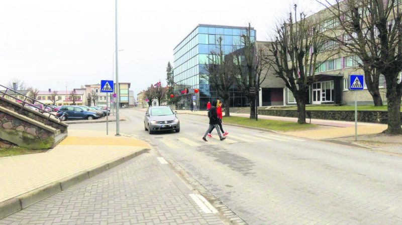 Negadījuma vieta Kuldīgā. Šeit Emīlija Kolna pagājušā gada 12. jūnijā ar savu auto notrieca pa gājēju pāreju ejošos cilvēkus.