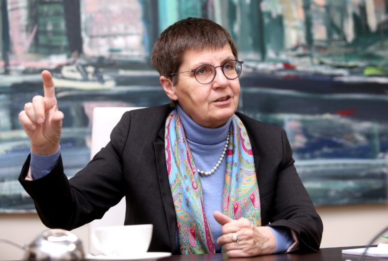Elke Kēniga.