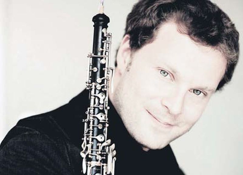 Aleksejs Ogrinčuks, viens no savas paaudzes izcilākajiem obojistiem, ar “Sinfonietta Rīga” mūziķiem tikās jau trešo reizi.