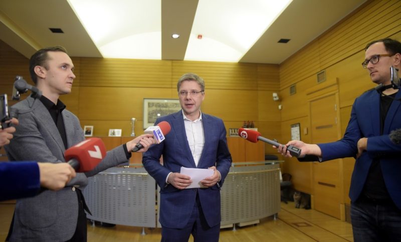 Rīgas domes priekšsēdētājs Nils Ušakovs piedalās preses brīfingā, kurā informē par SIA “Rīgas Satiksme” pagaidu vadītāja Anrija Matīsa aiziešanu no amata, 05.03.2019.