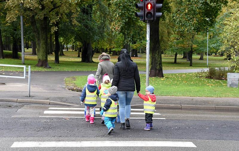 Pērn Rīgā atvērtas tikai divas jaunas bērnudārza grupas. Līdz 2023. gadam plānots atvērt pirmsskolas grupas, kurās vietu varēs nodrošināt vairāk nekā 400 bērniem.