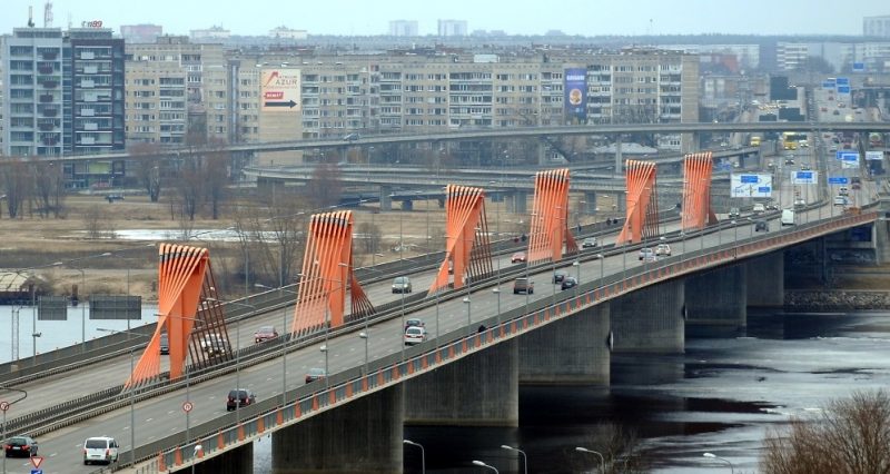 Pēc avārijas atjaunota satiksme uzbrauktuvē uz Dienvidu tilta | LA.LV