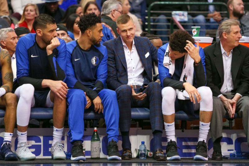Kristaps Porziņģis (centrā) bija noilgojies pēc iespējas piedalīties komandas kopējā treniņā.