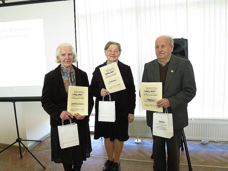 Aktīvākie bibliotēkas pasākumu apmeklētāji rēzeknieši Genovefa Jureviča, Ņina Vucina un Broņislavs Kravaļs.