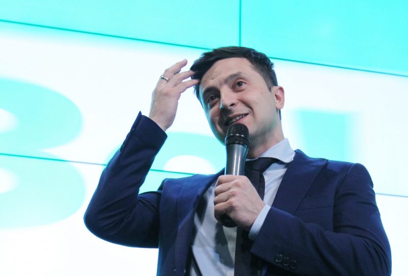 Otrajā kārtā iekļuvis arī komiķis Volodimirs Zelenskis