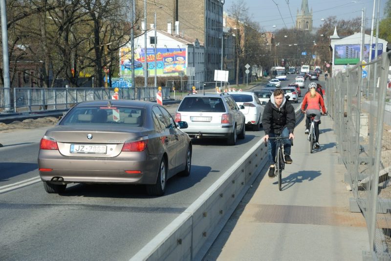 Deglava tilts 2019. gada 23. aprīļa rītā, ka iekšlietu ministrs paziņojis, ka tiltu drošības apsvērumu dēļ slēgs.