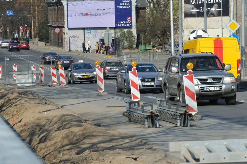 Deglava tilts 2019. gada 23. aprīļa rītā, ka iekšlietu ministrs paziņojis, ka tiltu drošības apsvērumu dēļ slēgs.