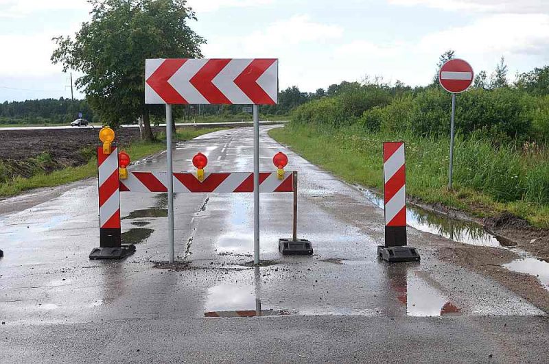 Neraugoties uz satiksmes ministru paziņojumiem par valsts ceļu nodošanu pašvaldībām, neviens ceļa kilometrs nav nodots kopā ar finansējumu tā uzturēšanai.