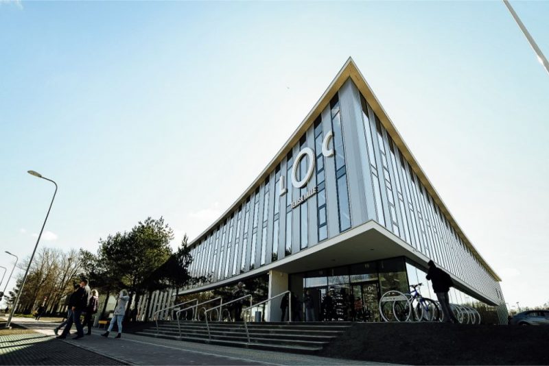 Liepājas Olimpiskā centra Tenisa halle.