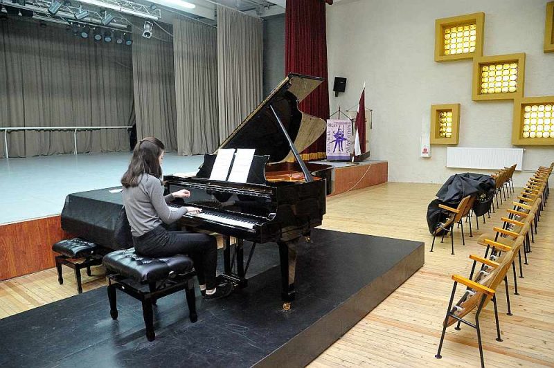 Zāle skolas audzēkņiem ir mācību līdzeklis līdzīgi mūzikas instrumentiem, un šobrīd tā ir mācībām nepiemērotā stāvoklī.