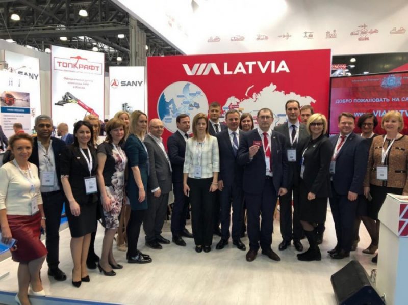 Latvijas delegācijas izstādes “TransRussia” laikā.