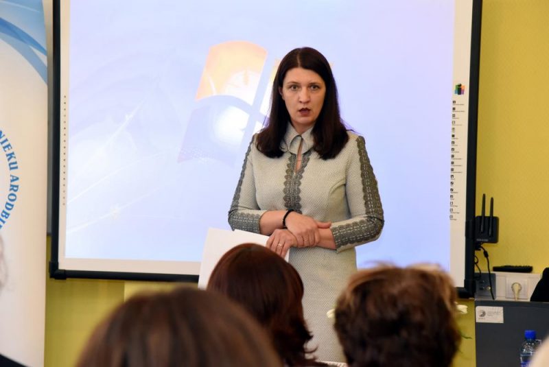 Latvijas Izglītības un zinātnes darbinieku arodbiedrības priekšsēdētāja Inga Vanaga piedalās Latvijas Izglītības un zinātnes darbinieku arodbiedrības Padomes ārkārtas sēdē, kurā pārrunā pedagogu darba samaksas pieauguma grafika izpildes gaitu, kā arī pieņems lēmumu par pedagogu streika norisi.