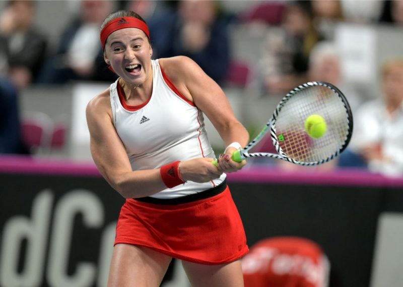Aļona Ostapenko cīnās Federāciju kausa mačā pret Vāciju.