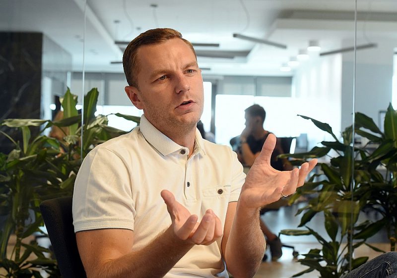 “Mintos” valdes priekšsēdētājs Mārtiņš Šulte: “Katru mēnesi caur platformu investē gandrīz 200 miljonus eiro, tāpēc trīs miljardi eiro caur platformu finansēto kredītu tiks sasniegti līdz 2019. gada septembrim.”