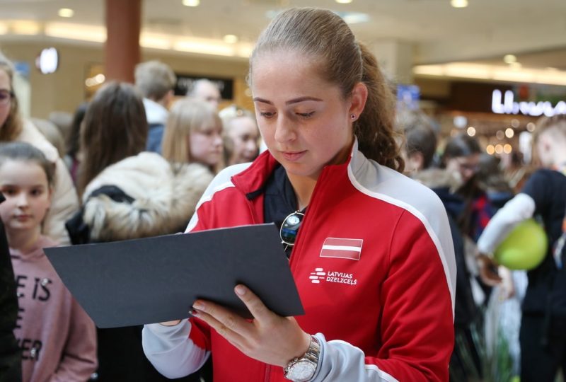 Aļona Ostapenko šonedēļ būs Latvijas izlases līdere Federāciju kausa mačā pret Vāciju.