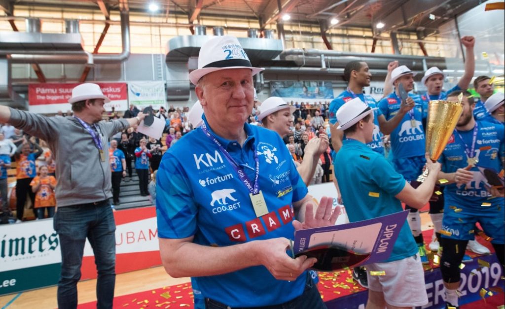 Latvijas volejbola izlases galvenais treneris Āvo Kēls kopā ar Pērnavas komandu triumfējis Igaunijas čempionātā.