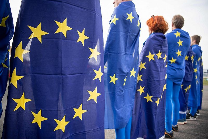 EP vēlēšanās, kas notiks 25. maijā, no Latvijas ir pieteikti 16 saraksti ar 246 deputātu kandidātiem, bet ievēlēt var tikai astoņus deputātus.