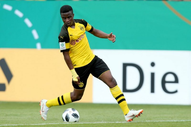 Dortmundes “Borussia” spēlētājs Jusufi Mukoko.